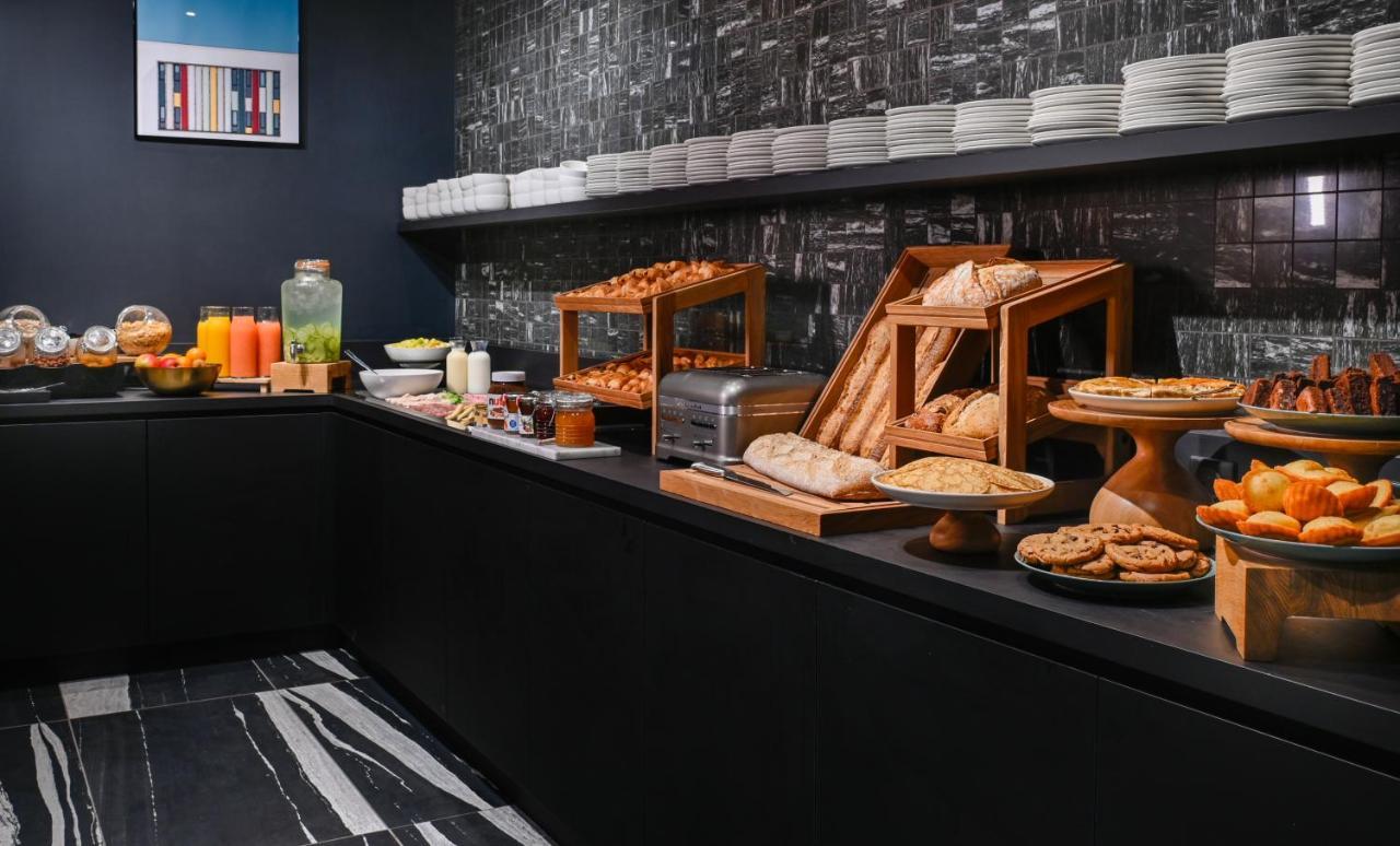 Отель Tribe Paris La Defense Esplanade Курбевуа Экстерьер фото