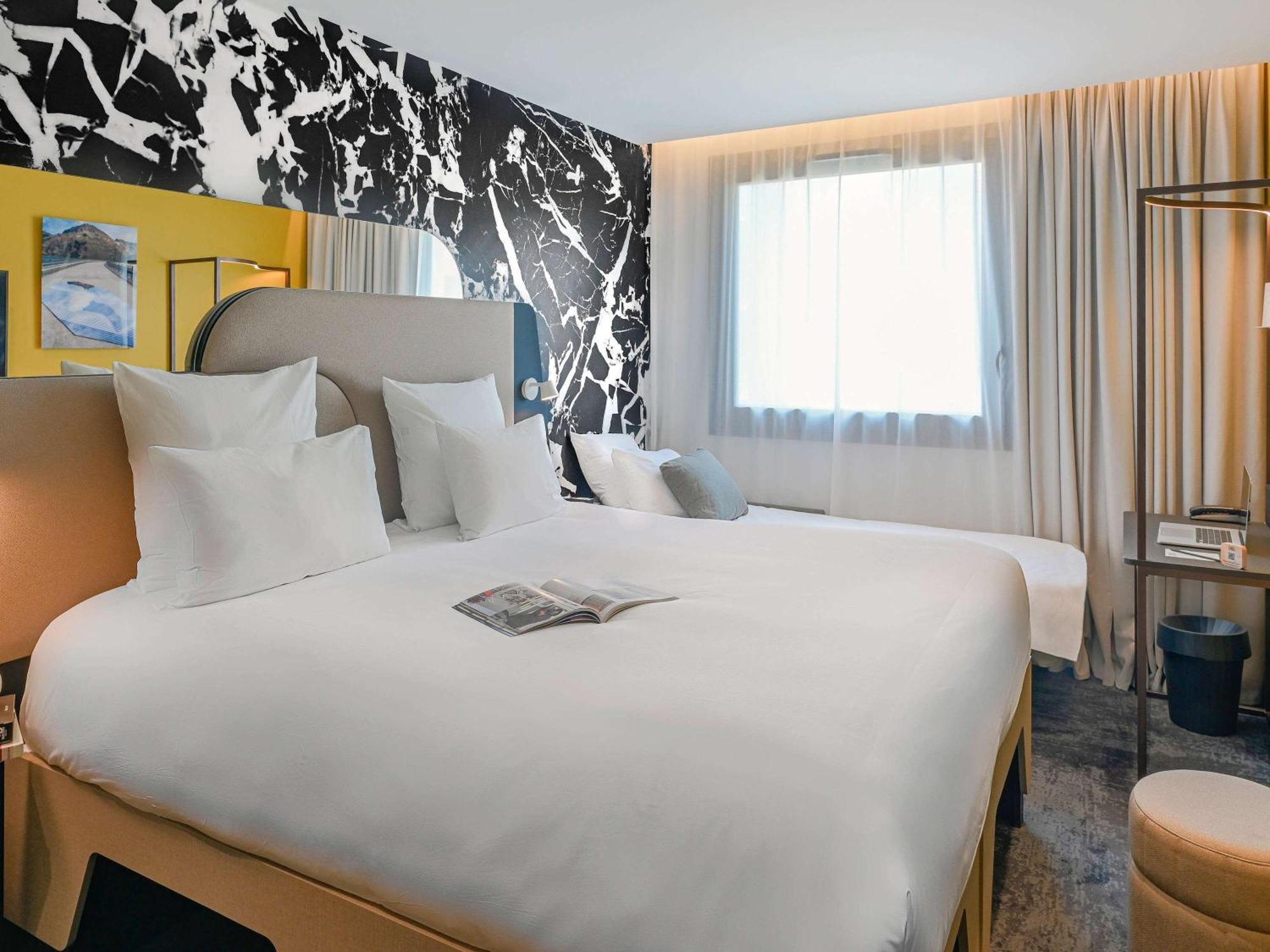 Отель Tribe Paris La Defense Esplanade Курбевуа Экстерьер фото