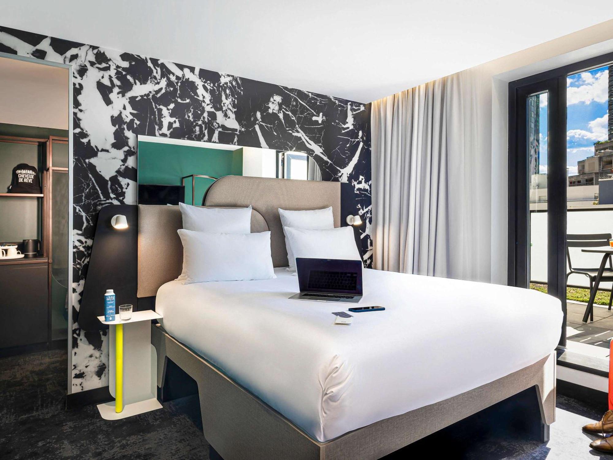 Отель Tribe Paris La Defense Esplanade Курбевуа Экстерьер фото